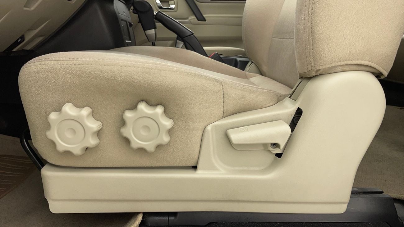 ميتسوبيشي باجيرو GLS MIDLINE 3 | بدون دفعة مقدمة | اختبار القيادة في المنزل