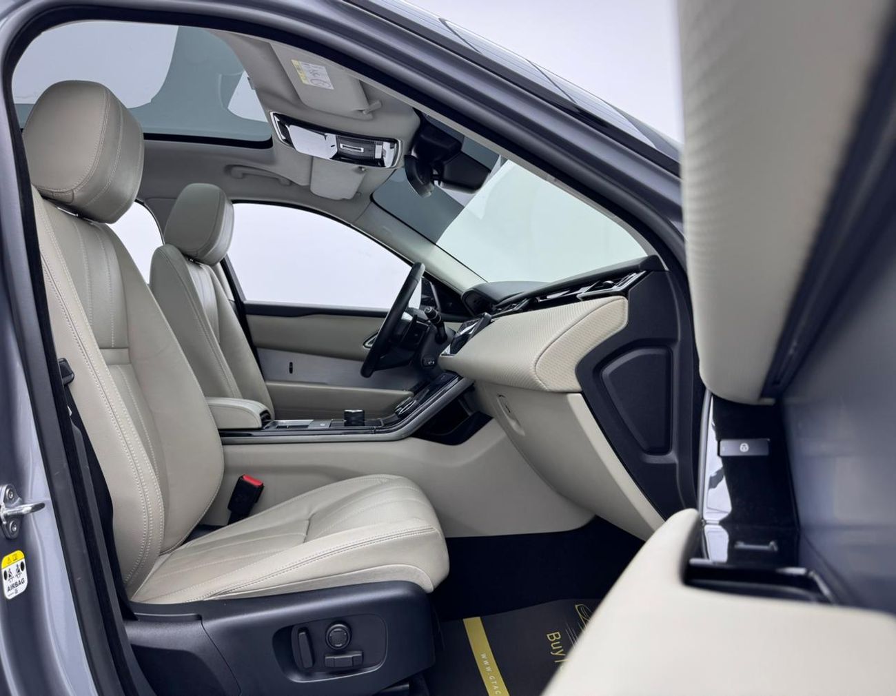 لاند روفر رينج روفر فيلار P250 S 2.0L Petrol 2020 Range Rover Velar P250 S, 1 Year Warranty, RR Service History, GCC