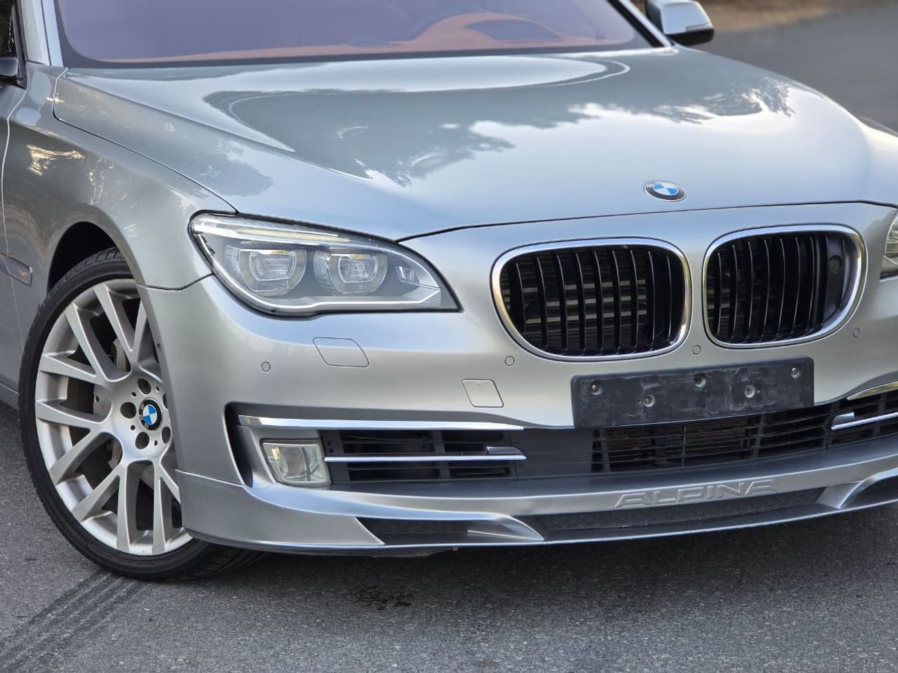 بي أم دبليو 750Li Luxury 4.4L (443 HP)