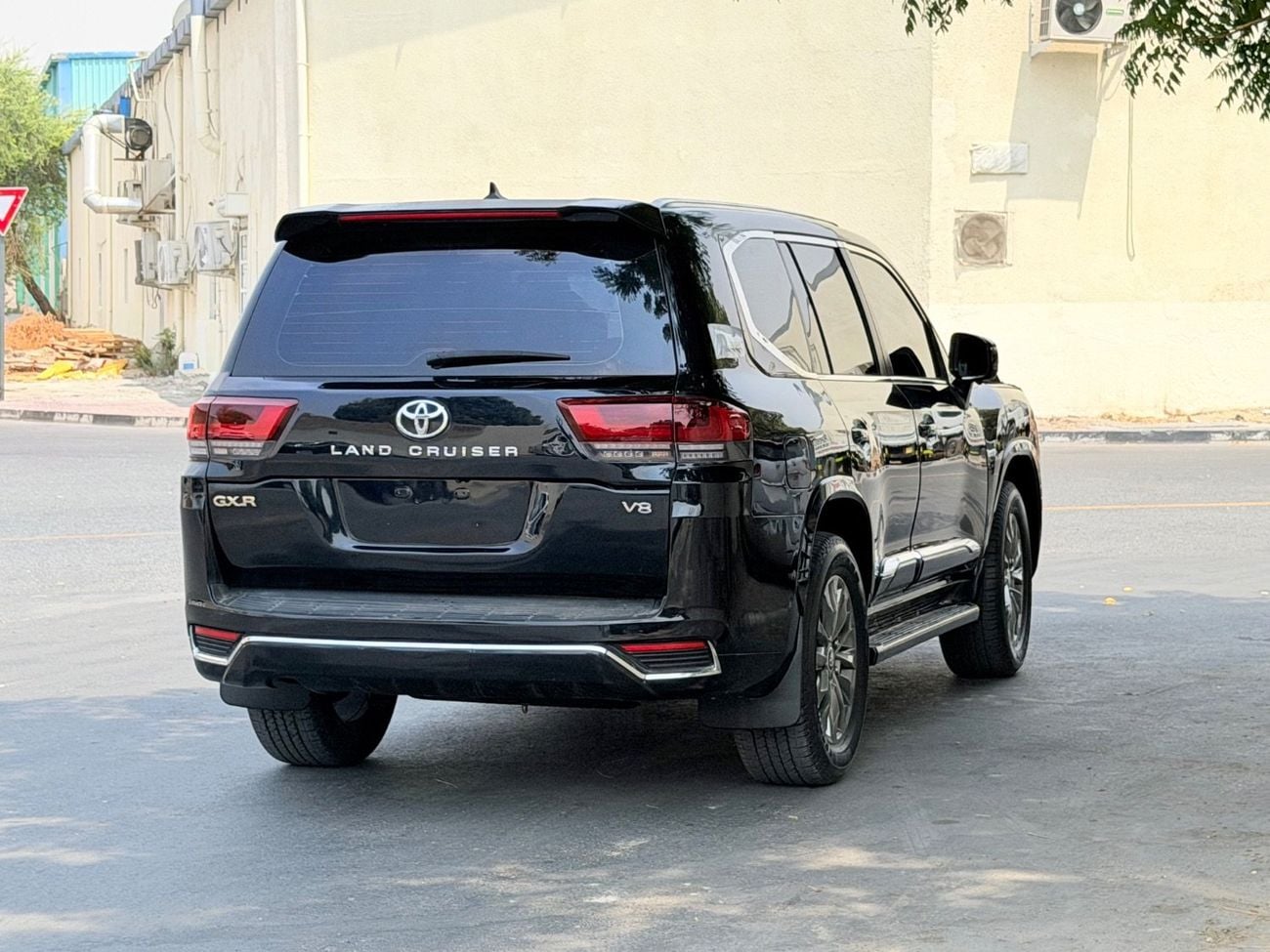 تويوتا لاند كروزر Toyota landcuriser GXR V8 2016 sunroof facelifted 2025 petrol 2016 V8 sunroof 4.6 petrol