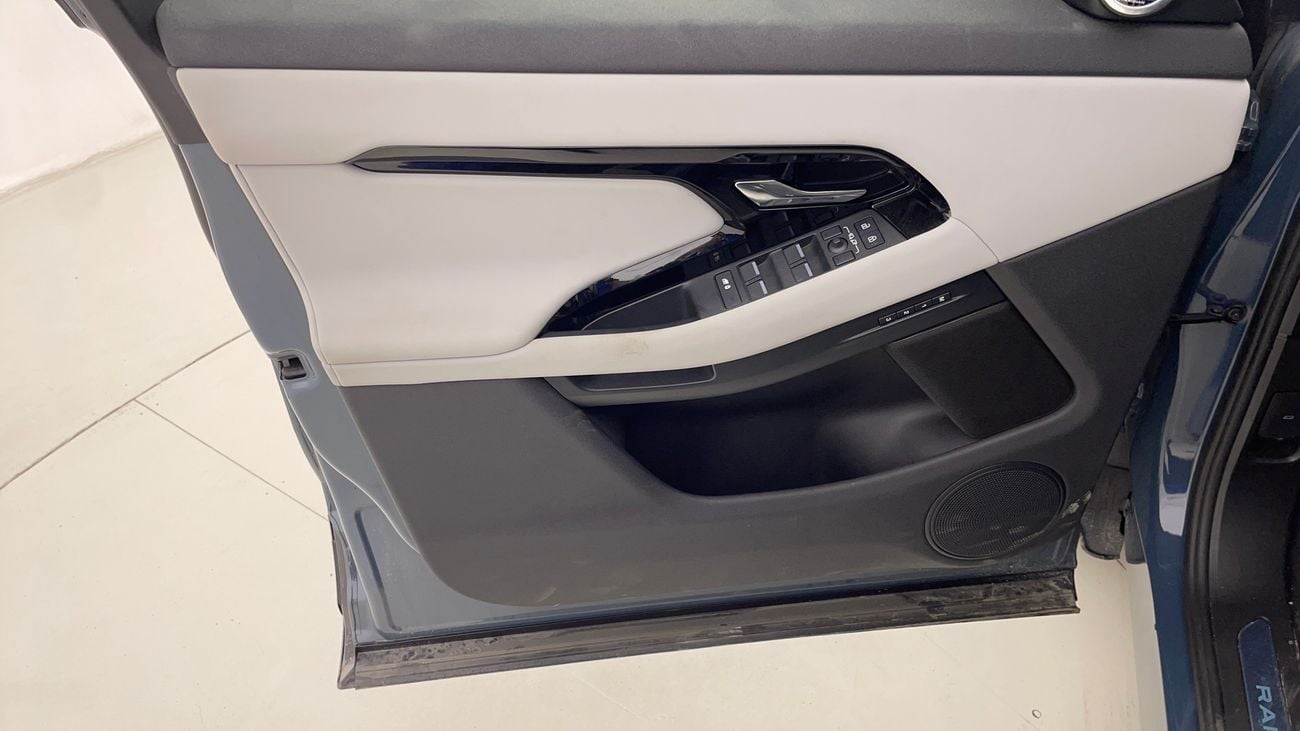 لاند روفر رانج روفر إيفوك P200 SE DYNAMIC 2 | بدون دفعة مقدمة | اختبار القيادة في المنزل