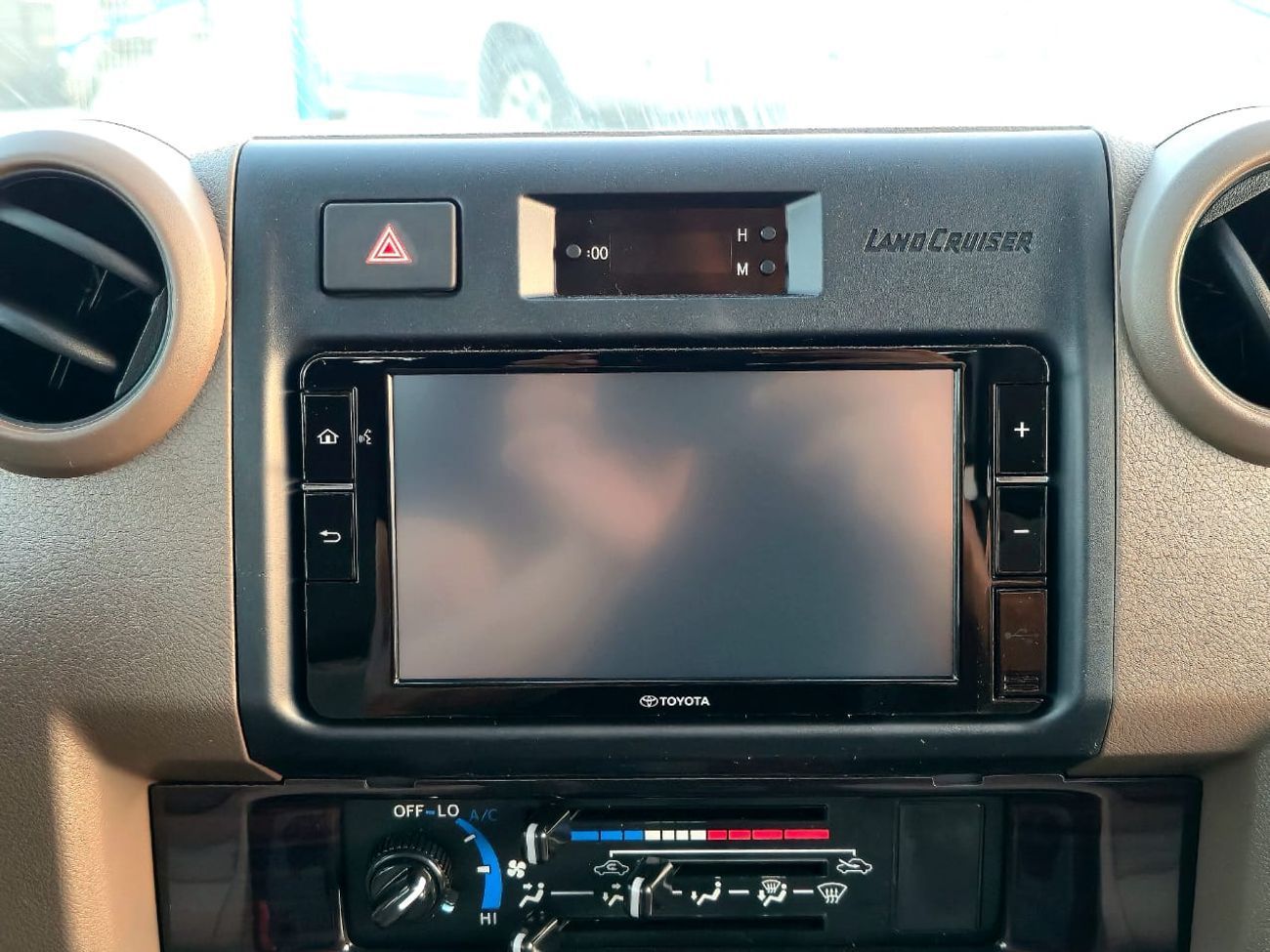 تويوتا لاند كروزر بيك آب TOYOTA LC 79 DOUBLE CABIN DIESEL 2.8 M/T - STD - E - 2025