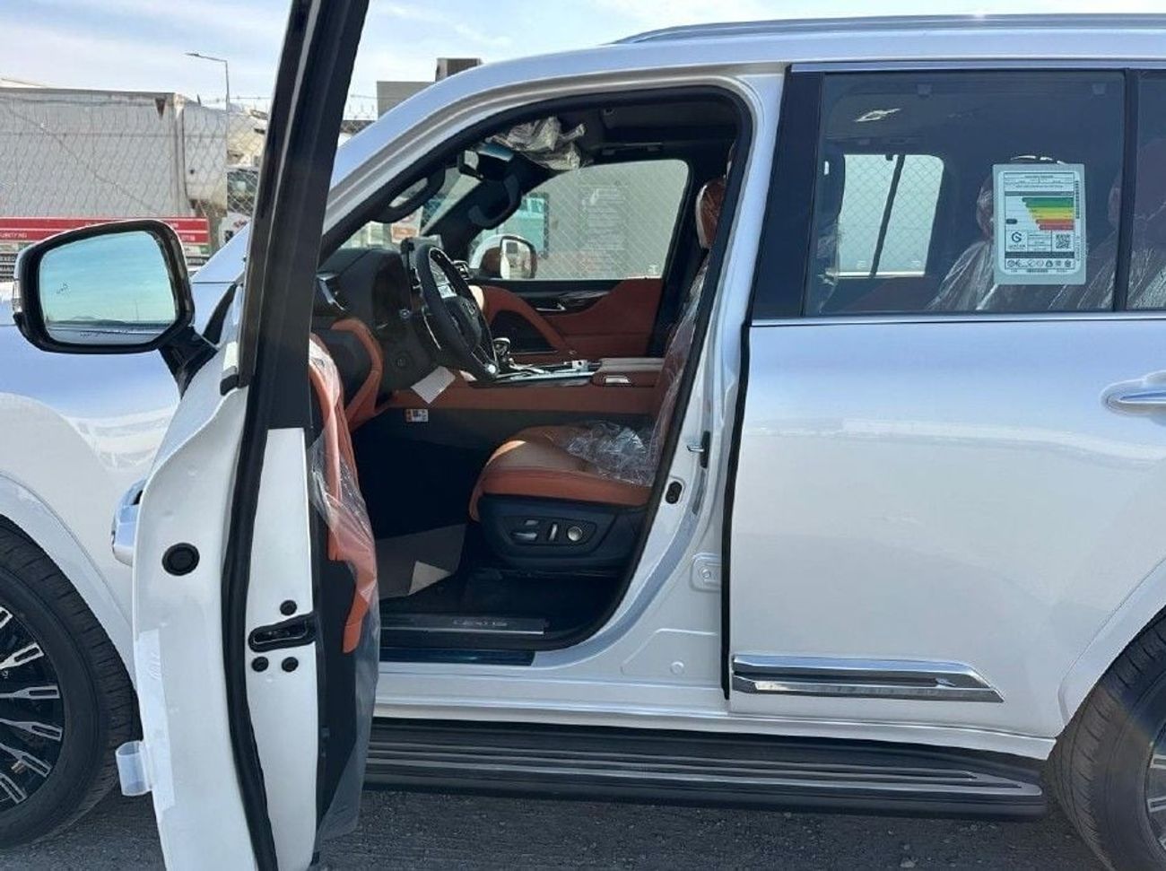 Lexus LX600 VIP 2026 LEXUS LX600 VIP PETROL WHITE/ORANGE - 3.5L V6 TT