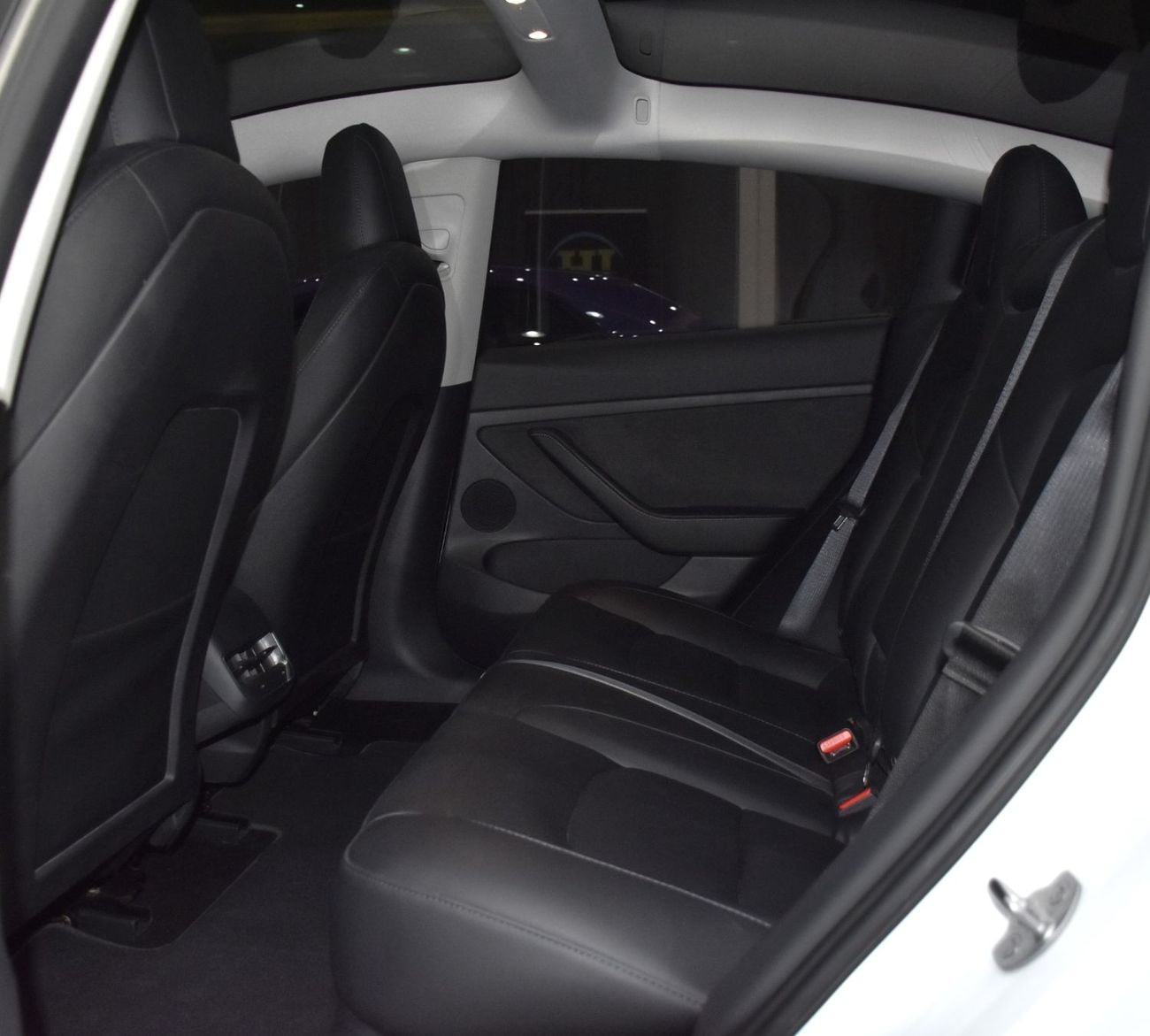 Tesla Model 3 STANDARD RANGE EXCELLENT DEAL for our Tesla Model 3 ( 2022 Model ) in White Color GCC Specs