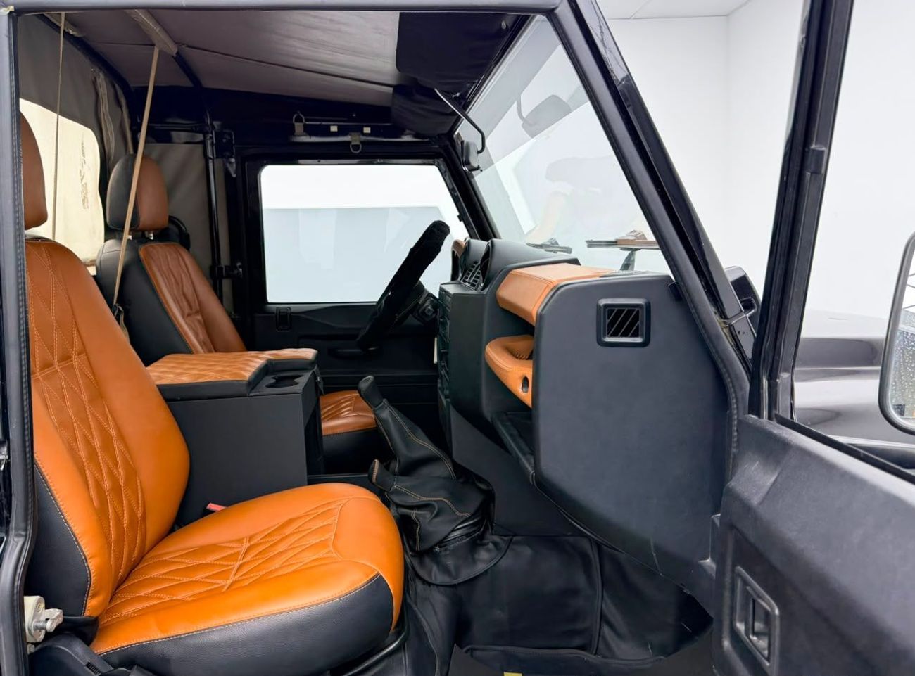 لاند روفر ديفندر 90 Land Rover Defender 90 Pick-Up Soft Top 2009 Land Rover Defender 90, Excellent Condition, GCC Specs.