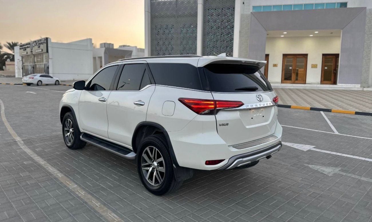 تويوتا فورتونر GXR 4.0L (278 HP)