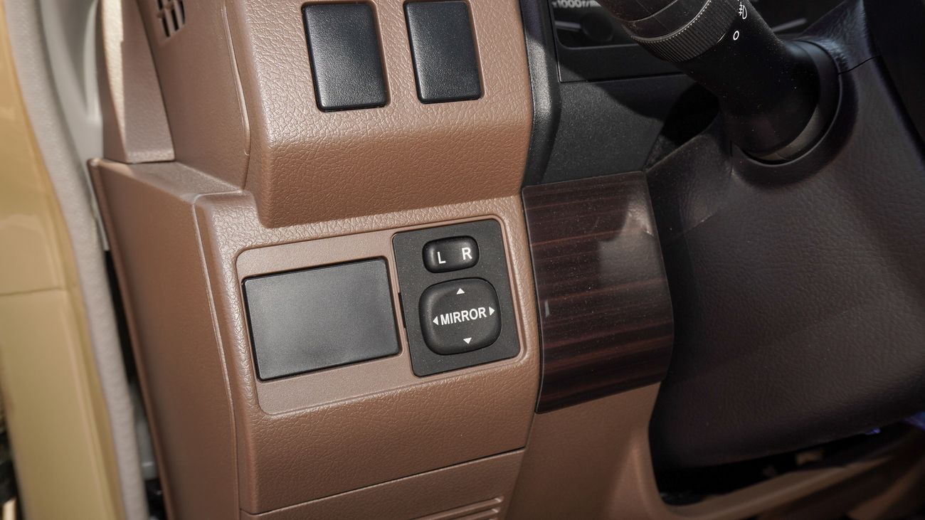 Toyota Land Cruiser 70 LX 4.0L V6 A/T