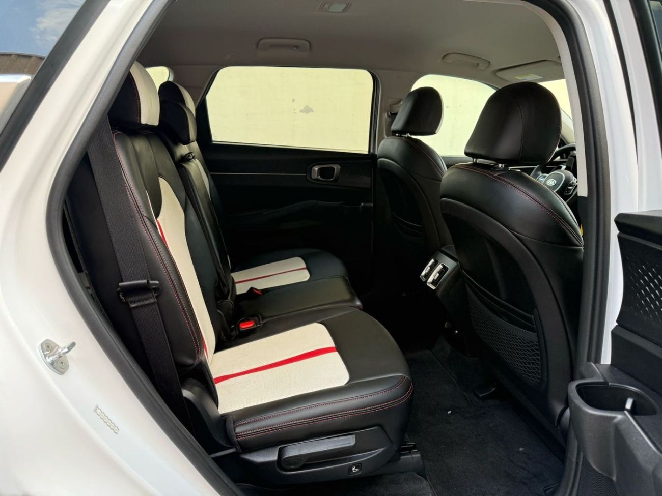 Kia Sorento Std 2.5L AWD KIA SORENTO 2.5L AWD | UAE PASS