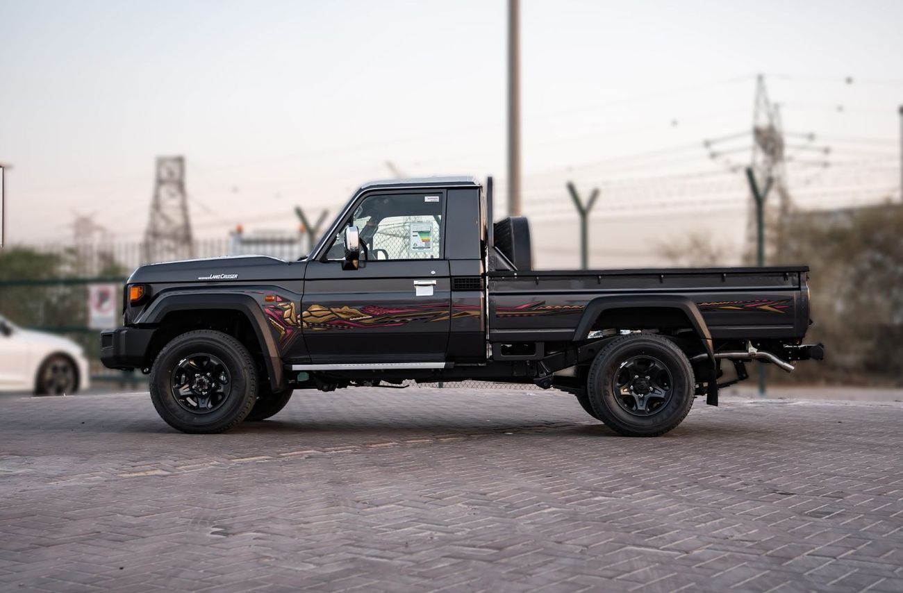 تويوتا لاند كروزر بيك آب 2025 Toyota Land Cruiser LC 79 2.8L SC MT Diesel (Gray)