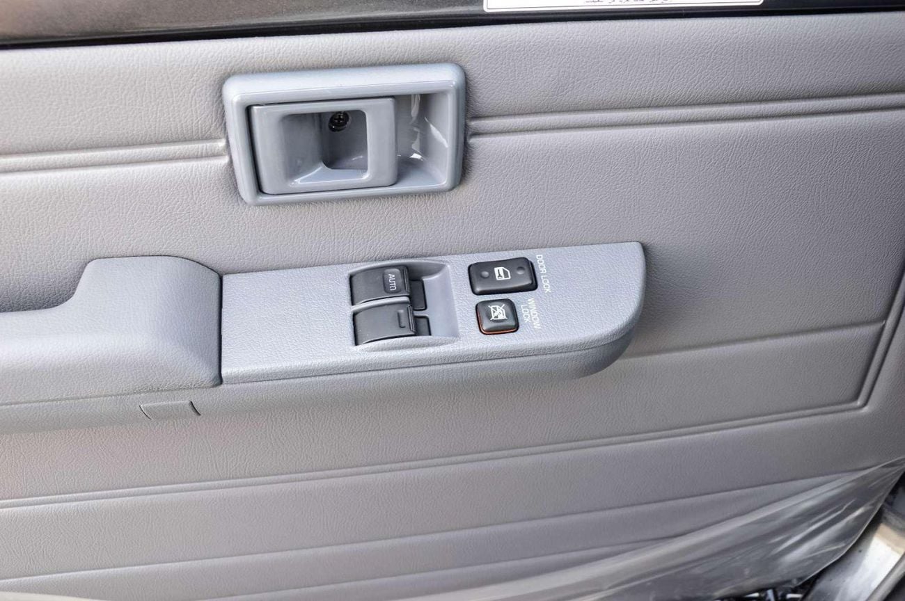 Toyota Land Cruiser Pickup 70 4.0L 4WD PETROL 2026