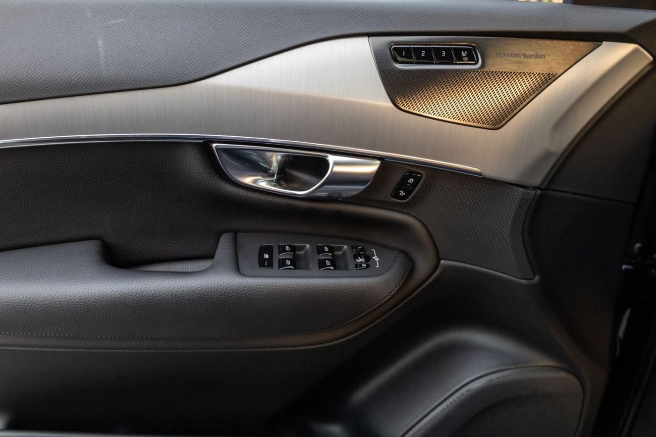 فولفو XC 90 MOMENTUM