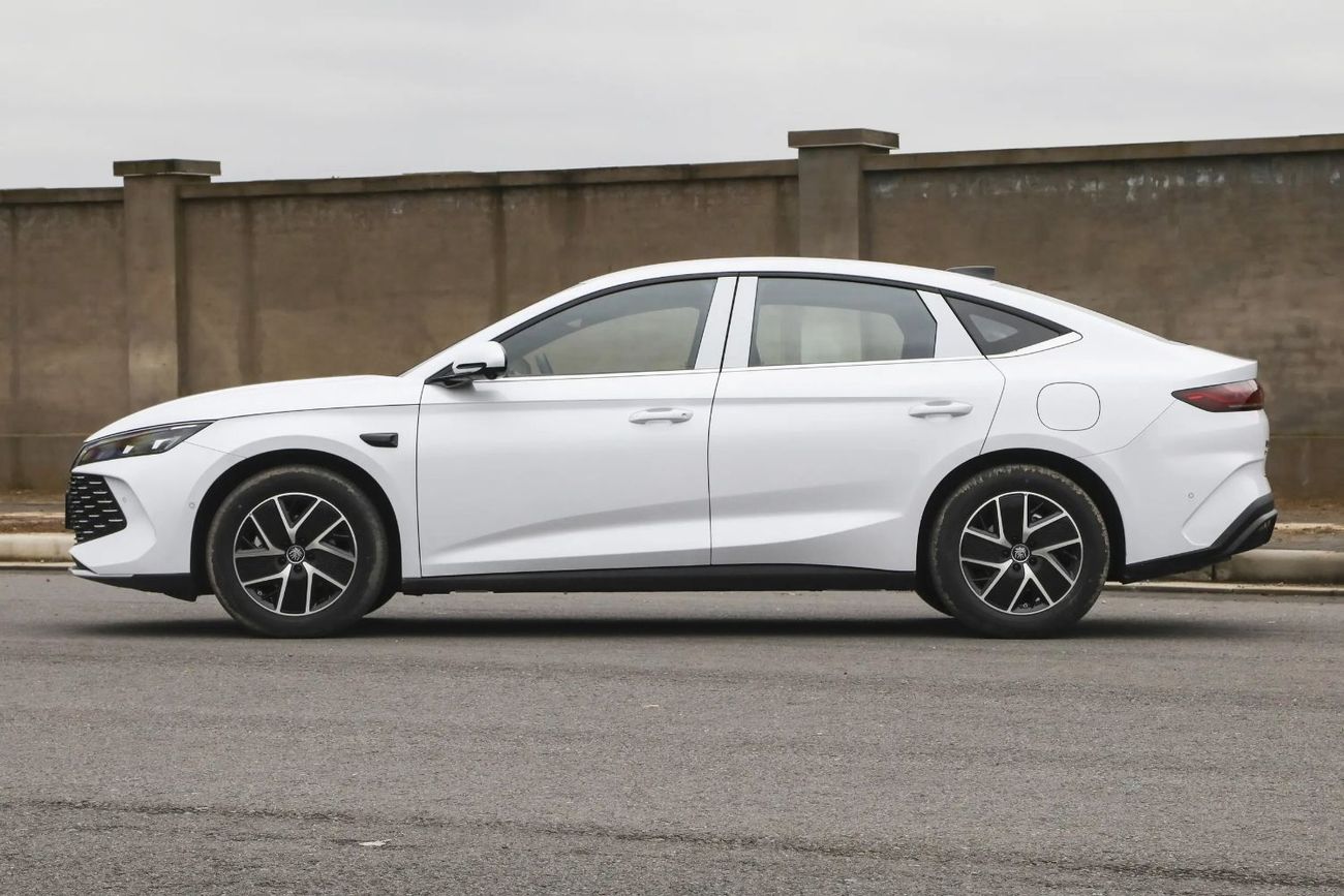 BYD Qin L DM-i BYD Qin L DM-i 120KM White Color