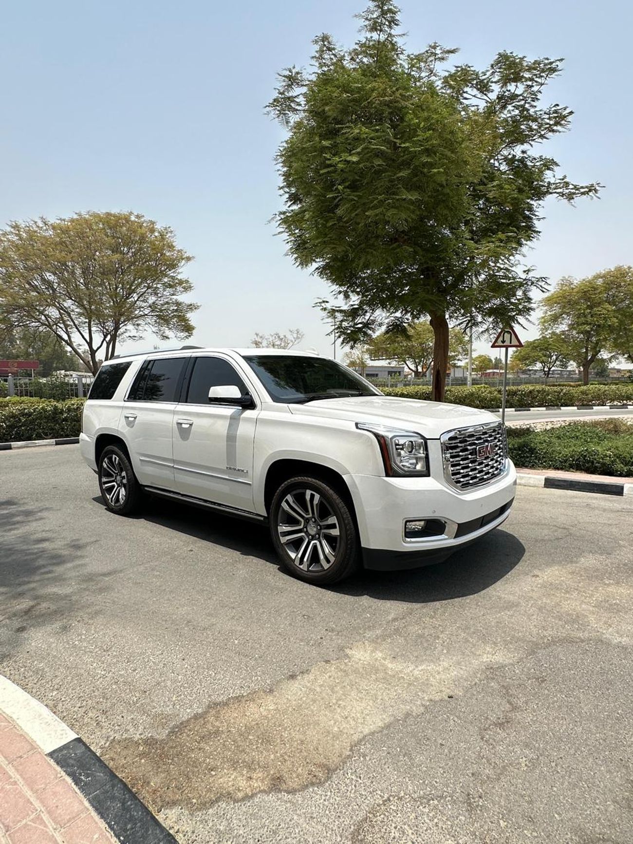 GMC Yukon Denali 6.2L (8 Seater)