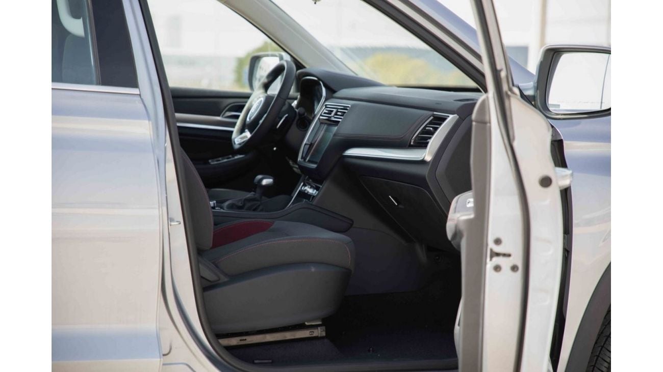 MG RX8 2023 MG RX8 4X4 2.0 STANDARD - Silver inside Black