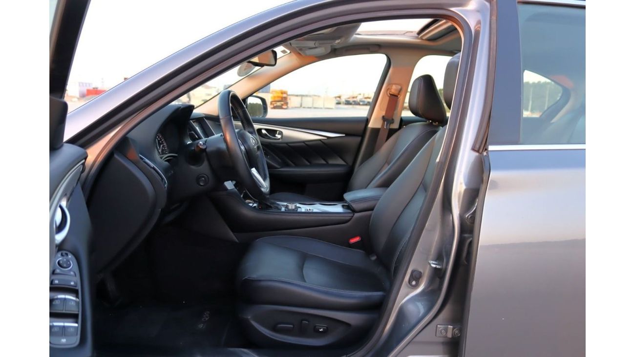 إنفينيتي Q50 سبورت خالية من الحوادث - خليجي - مكينة 3000 سي سي - السيارة بحالة الوكالة من الداخل والخارج