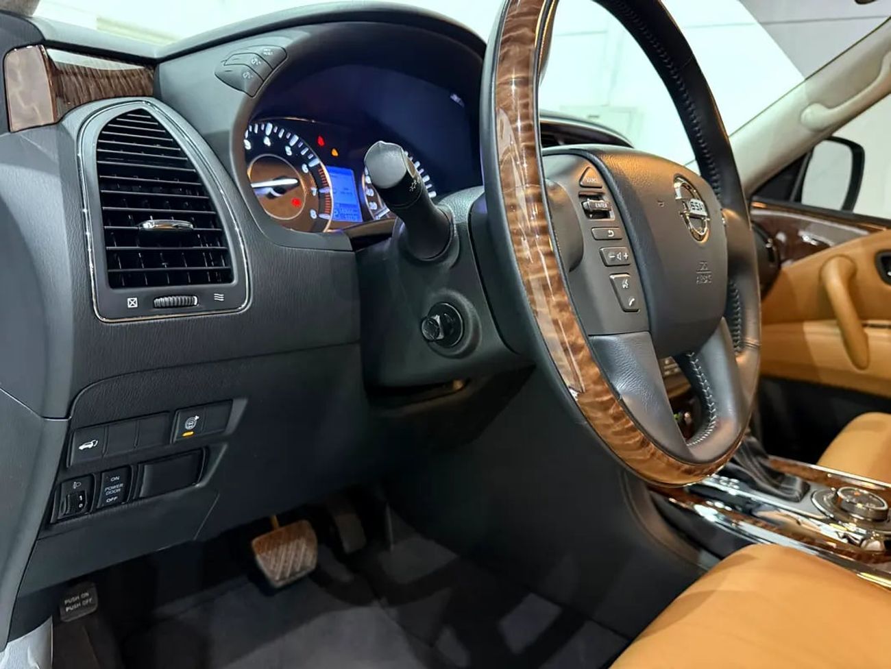 Nissan Patrol LE PLATINUM GCC LE Platinum / Original Paint- agency service history up to 100,000km
