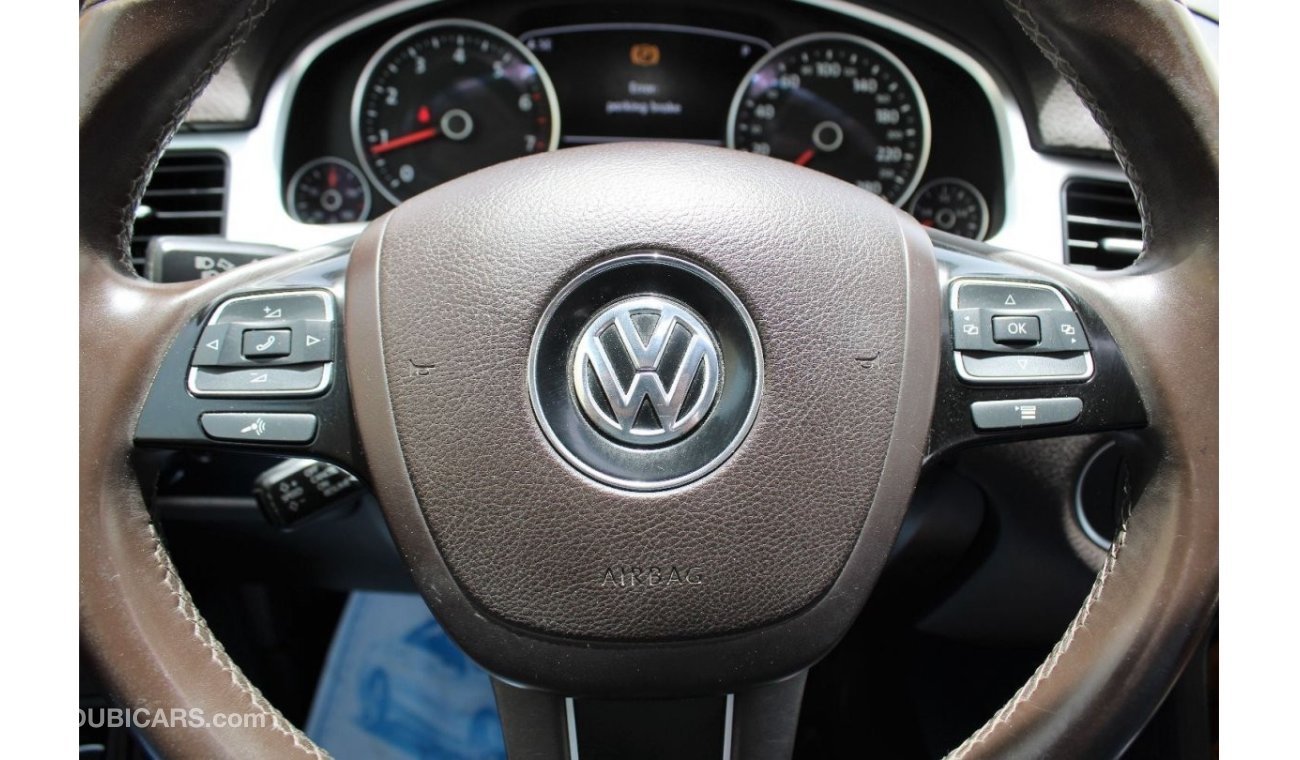 Volkswagen Touareg Sport Comfortline ACCIDENTS FREE - GCC- CAR IS IN PERFECT CONDITION INSIDE OUT