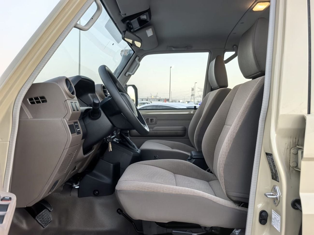 تويوتا لاند كروزر بيك آب 2025 TOYOTA LAND CRUISER 79 D/CAB 4.0L PETROL AUTOMATIC TRANSMISSION WITH DIFF LOCK,POWER WINDOW