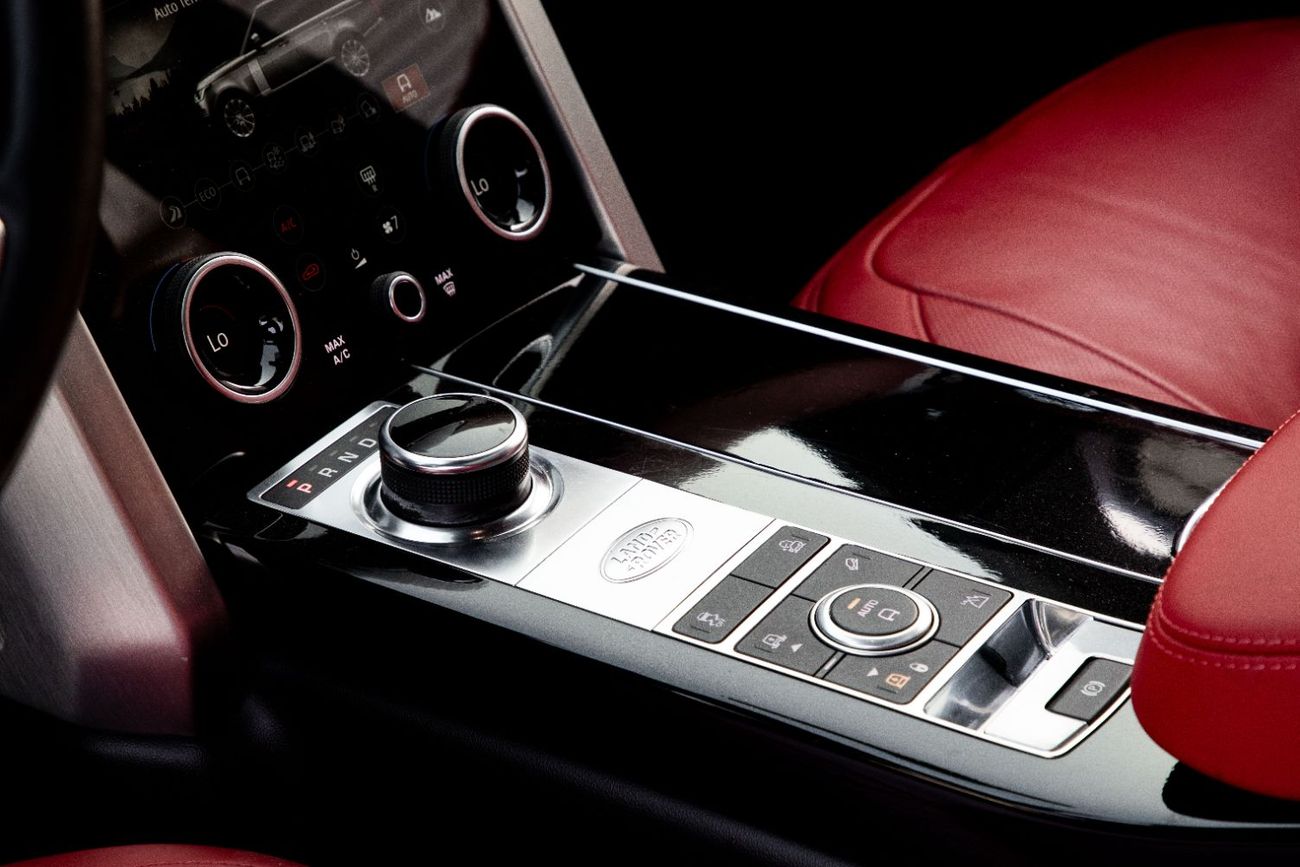 Land Rover Range Rover 4,308 P.M  | 0% Downpayment | Vogue SE V8 | Full Al Tayer History!