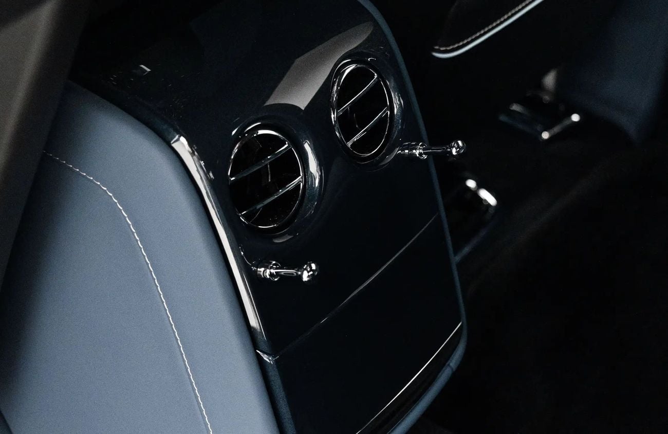 Rolls Royce Phantom 6.75L V-12 Twin-Turbocharged Engine