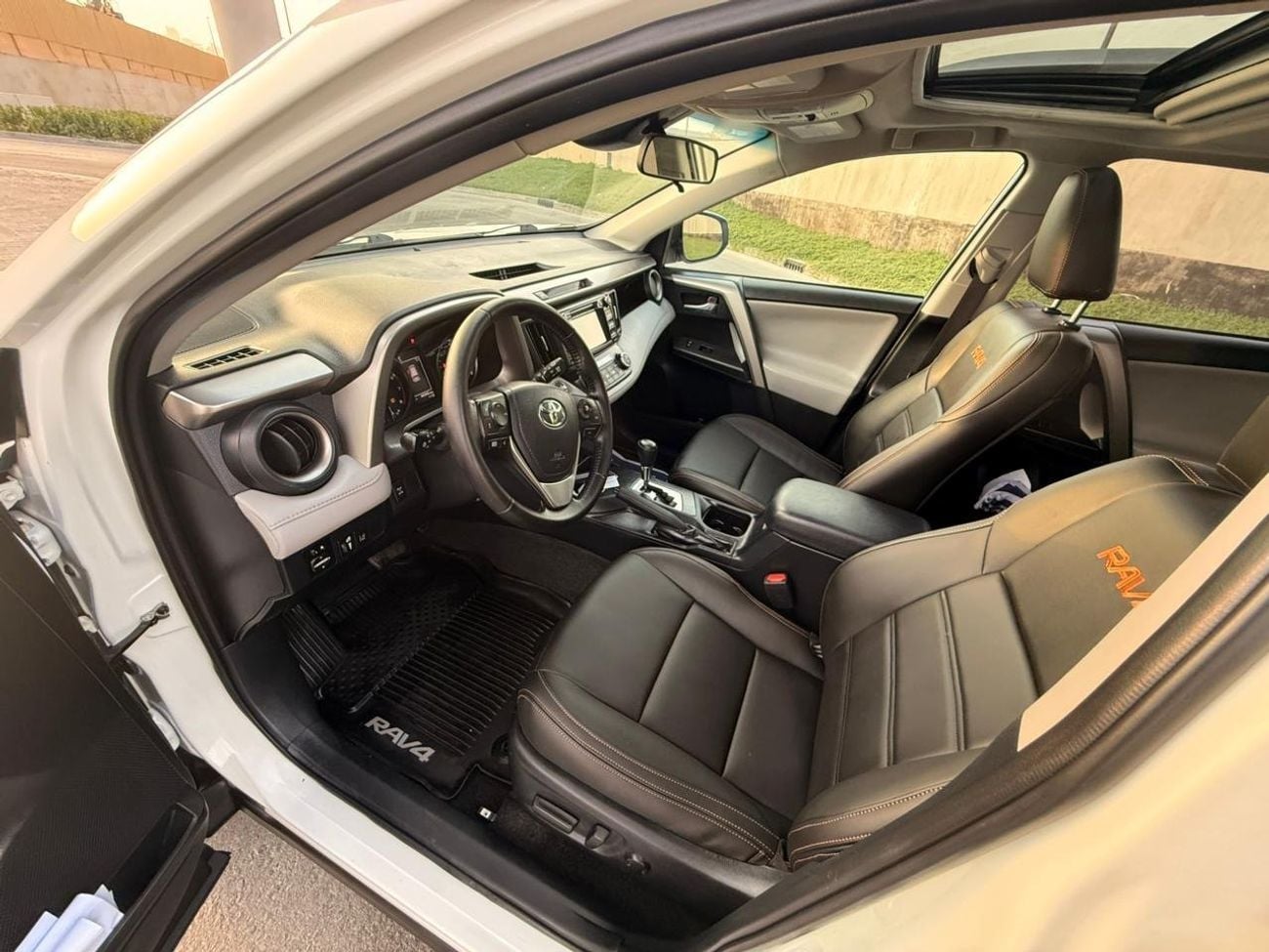 تويوتا راف ٤ VXR XLE