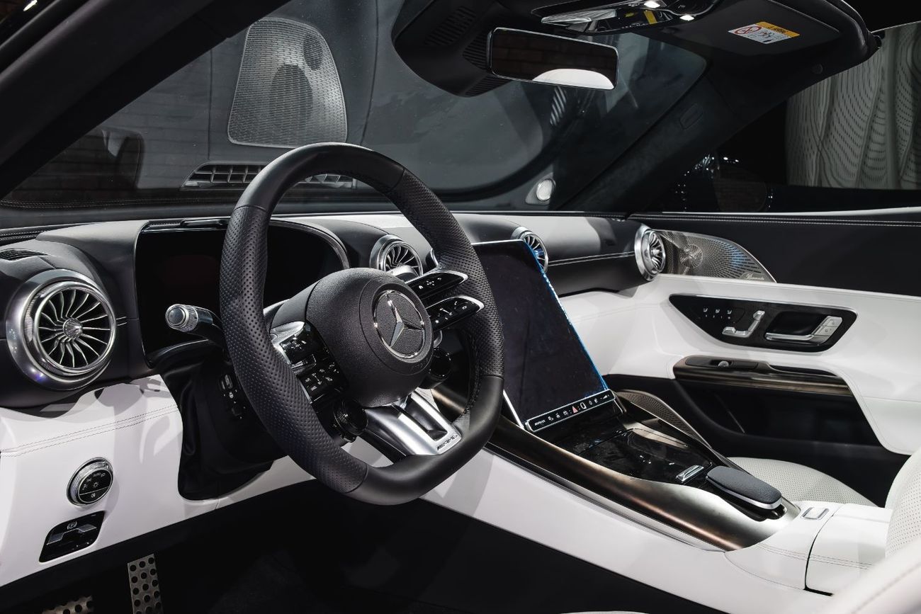 Mercedes-Benz SL 63 AMG Ceramic Brakes + Lift + Burmester 3D + Wheels R21