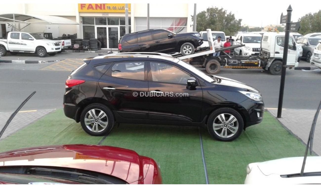 Hyundai Tucson HYUNDAI TUCSON 2015 BLACK NO PIANT NO ACCIDENT KHALIGE FULL OPTION NUMBER 1