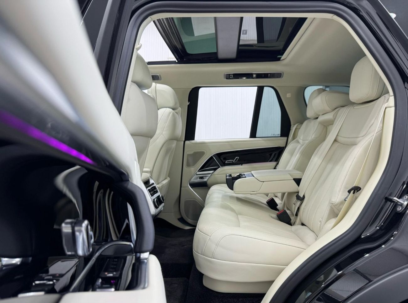 لاند روفر رينج روفر HSE P530 4.4L 2024 Range Rover Vogue HSE, Full Options, Agency Warranty  Service Pack, Full Service