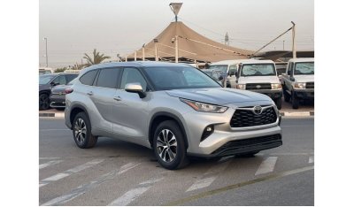 Toyota Highlander *Offer*2020 Toyota Highlander XLE 3.5L V6 Full Option - /