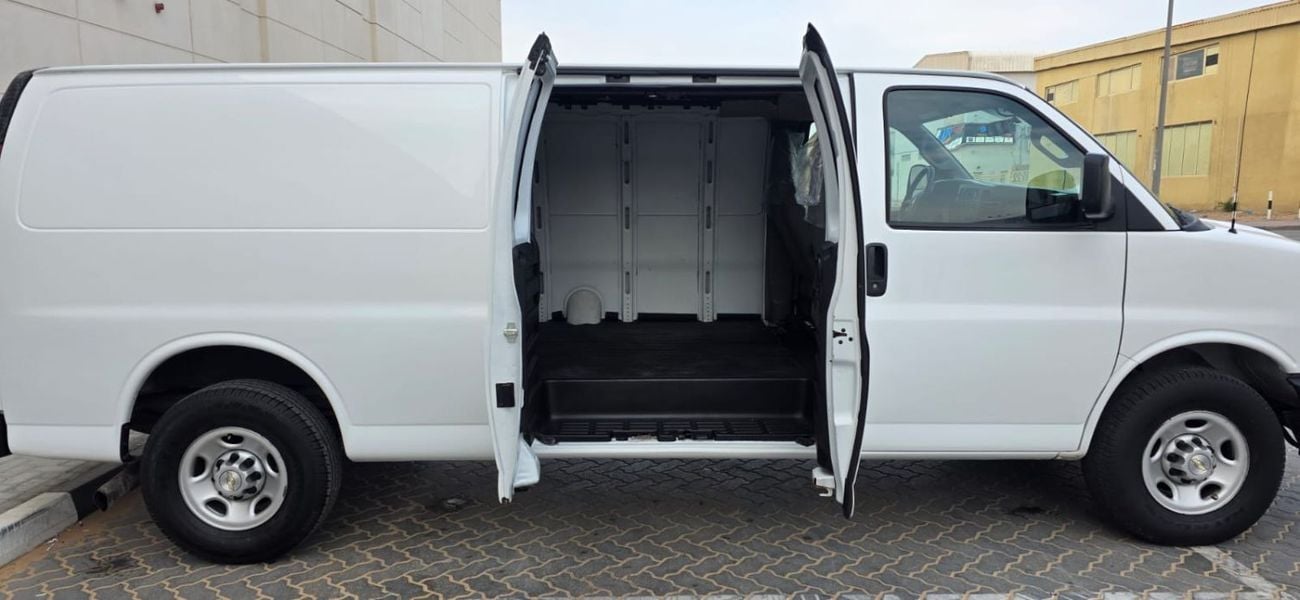 GMC Savana 3500 HD PETROL