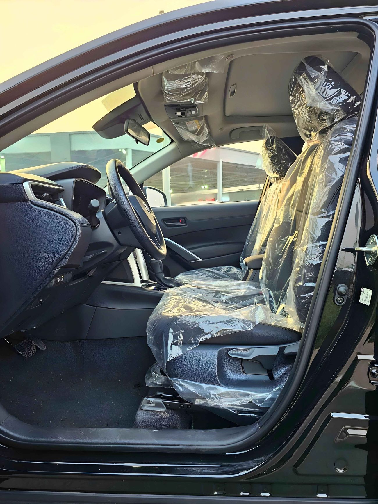 تويوتا راف ٤ 2.0L V4 HYBRID, PUSH START, MID OPTION WITH SUNROOF (CODE# 68014)