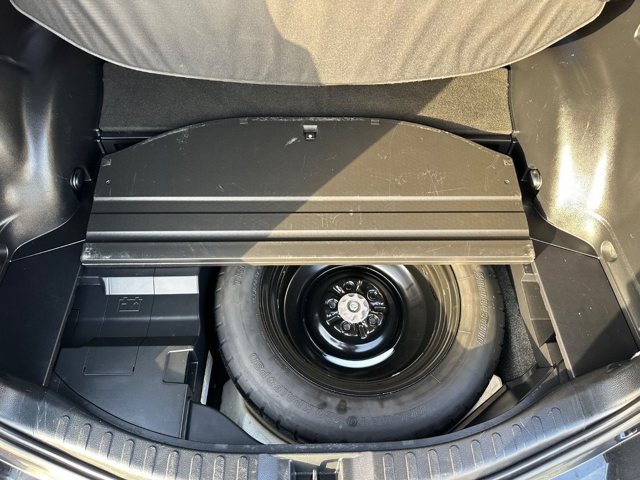 Toyota RAV4 Hybrid XLE Sunroof, push start full option