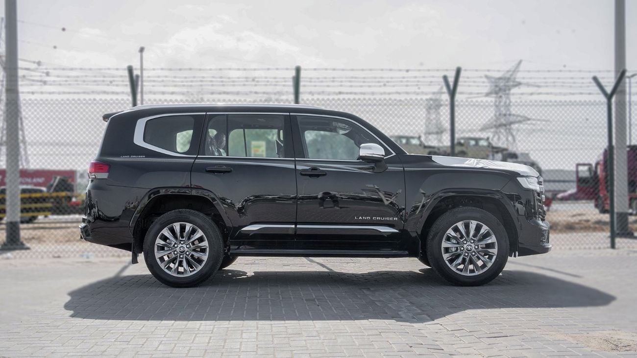 Toyota Land Cruiser 2025 Toyota Land Cruiser 300 VXR 3.5L AT Petrol Twin Turbo (Black-Red)