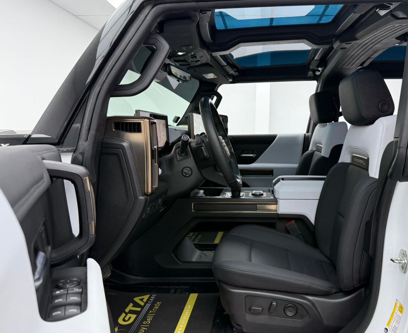 GMC Hummer EV 2024 GMC Hummer 3X, 2027 GMC Warranty, 2029 GMC Service Pack, Very Low Km, Fully Loaded, GCC