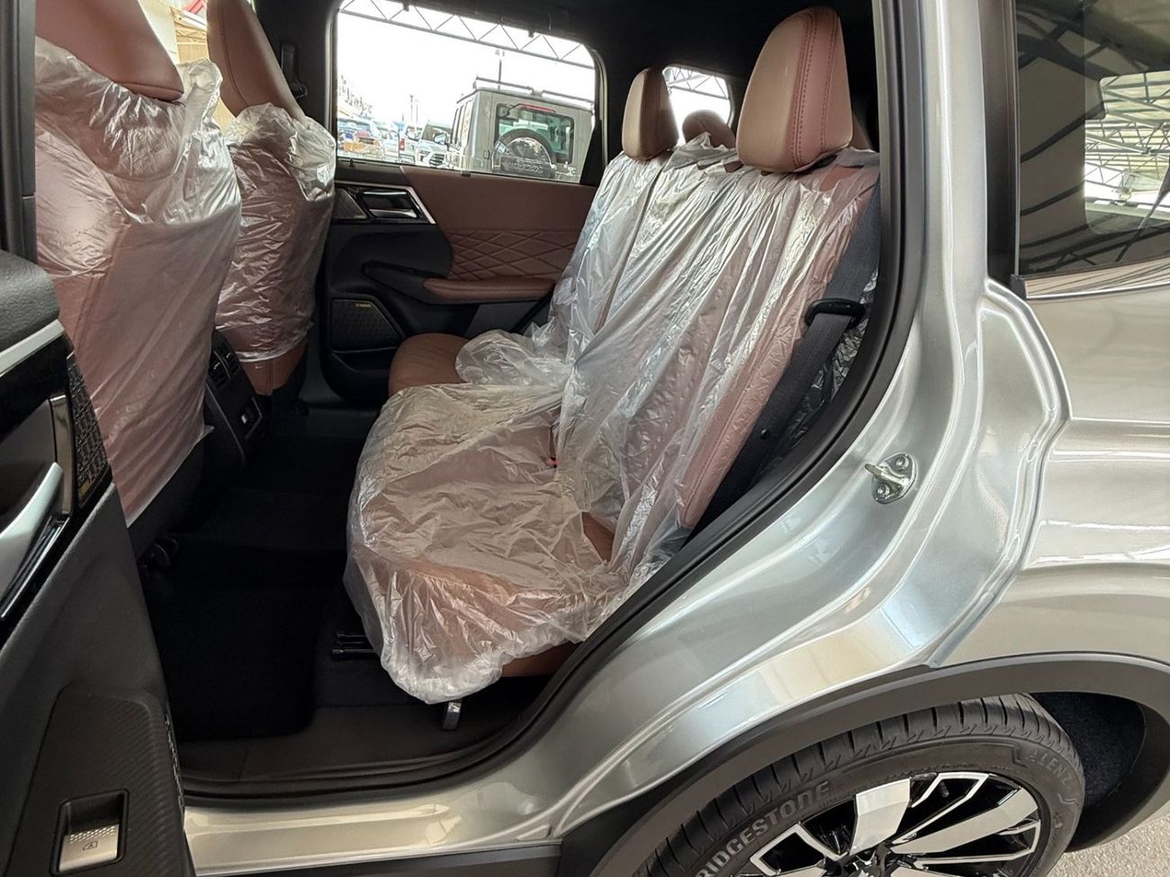 ميتسوبيشي آوتلاندر OUTLANDER 2.5 P-LINE 4WD **EXPORT ONLY**التصدير فقط خارج الخليج**