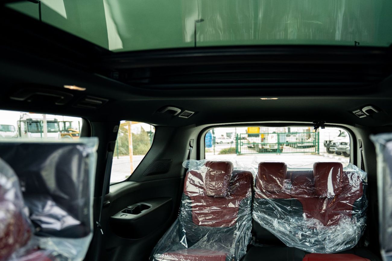 Nissan Patrol Nissan Patrol Platinum 2026    3.5  L White roof black