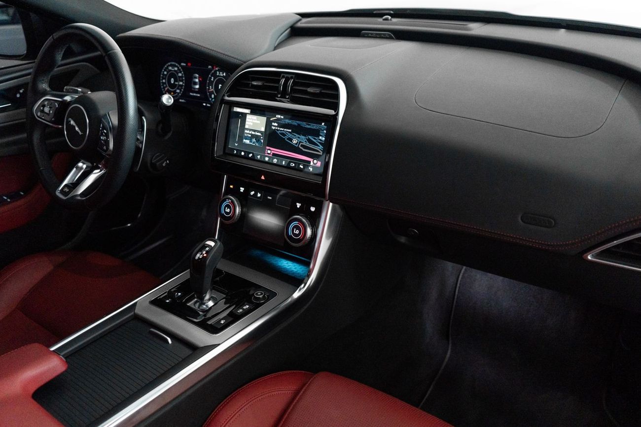 Jaguar XE R-Dynamic SE P300 R Dynamic / Jaguar Warranty & Extended Service Contract