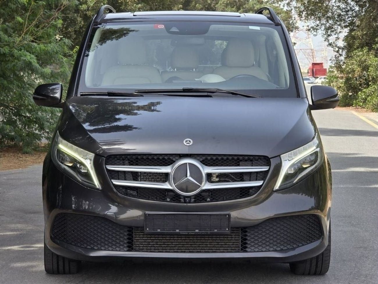 Mercedes-Benz V 250 Std 2.1L MERCEDES V-250 2022 GCC FULL OPTION // ACCIDENT FREE // PERFECT CONDITION