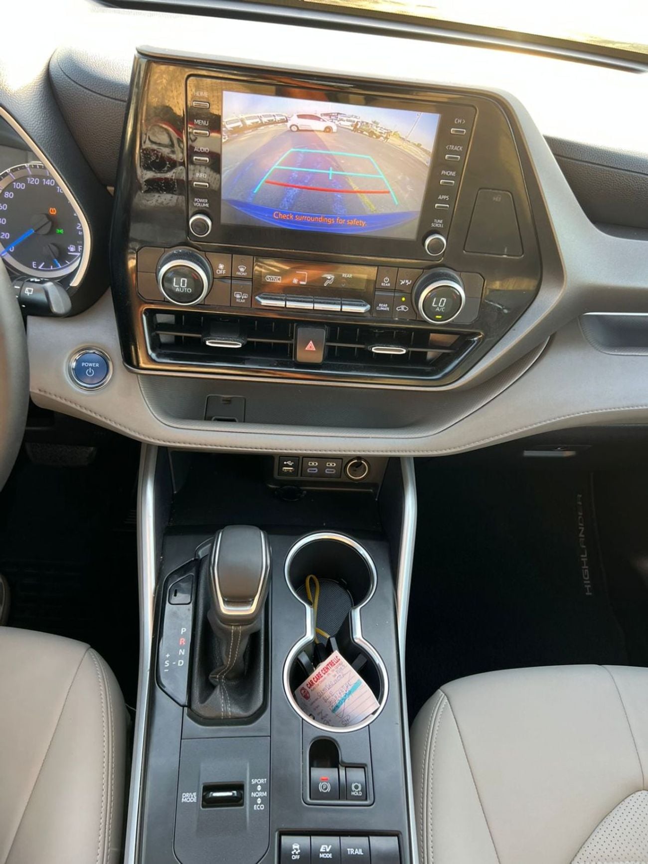 Toyota Highlander 2022 Toyota Highlander Hybrid GLE Full Option Gcc -2.5L V4 - Rear Camera & Sensor - Leather Seat - S
