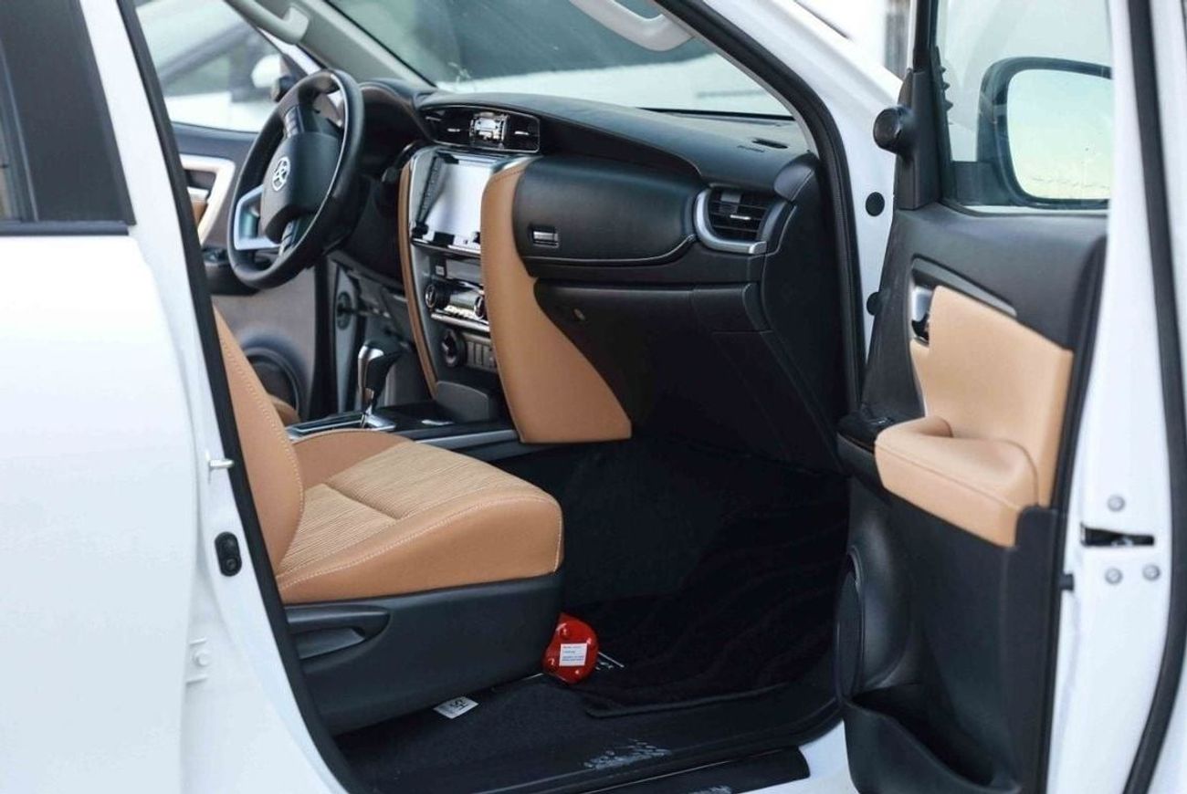 تويوتا فورتونر 2024 Toyota Fortuner GXR 4.0 - PLATINUM WHITE PEARL inside TAN | Export Only