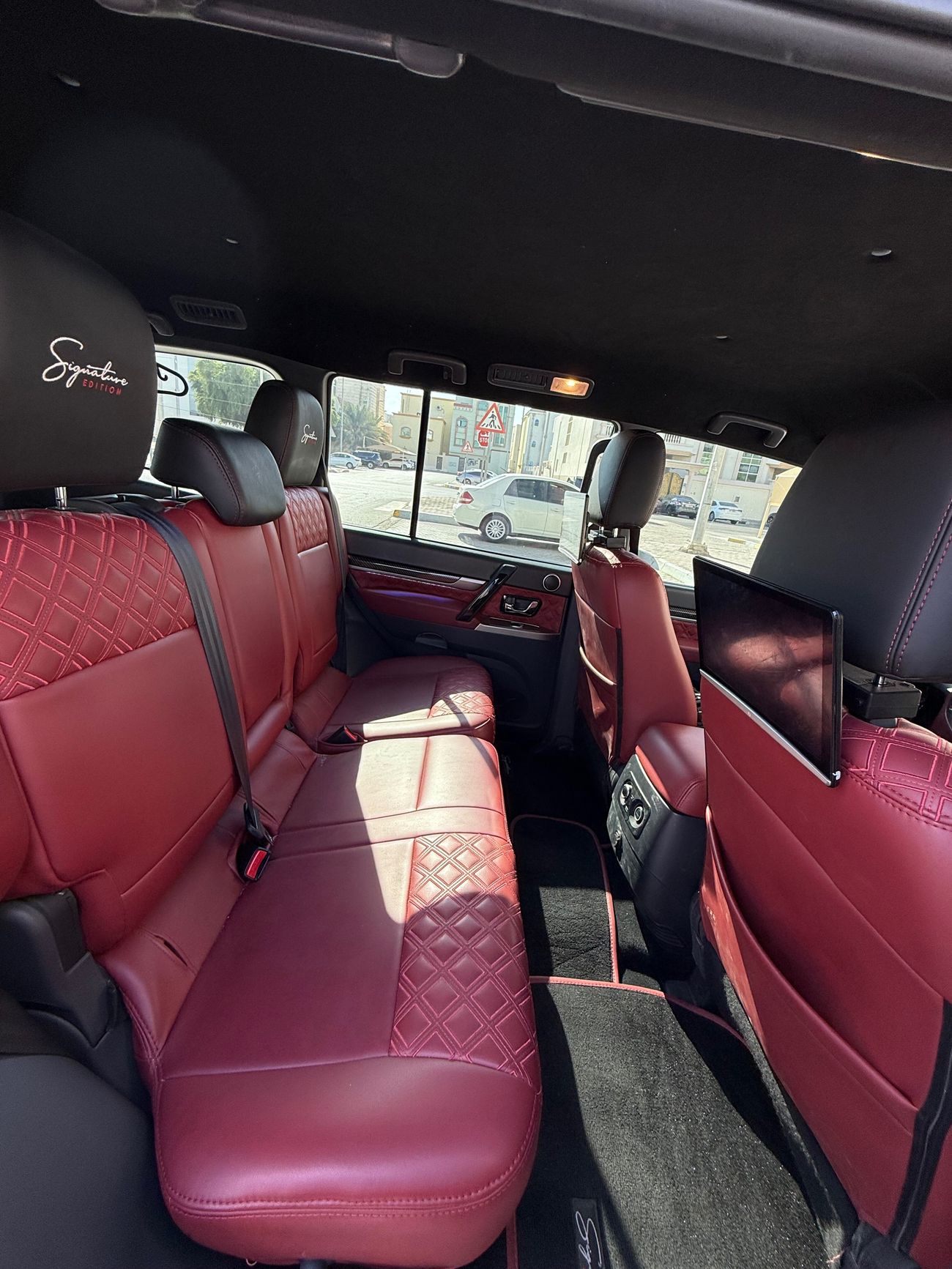 ميتسوبيشي باجيرو Signature