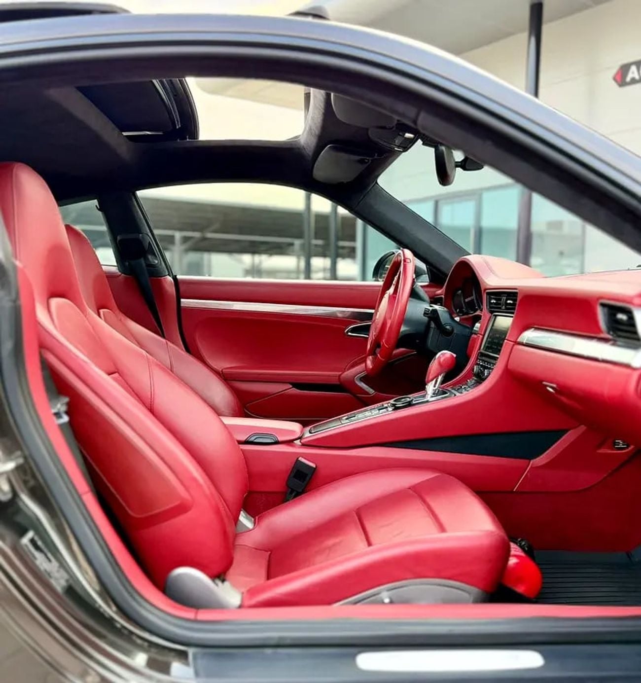 Porsche 911 Carrera 4 - GCC Specs