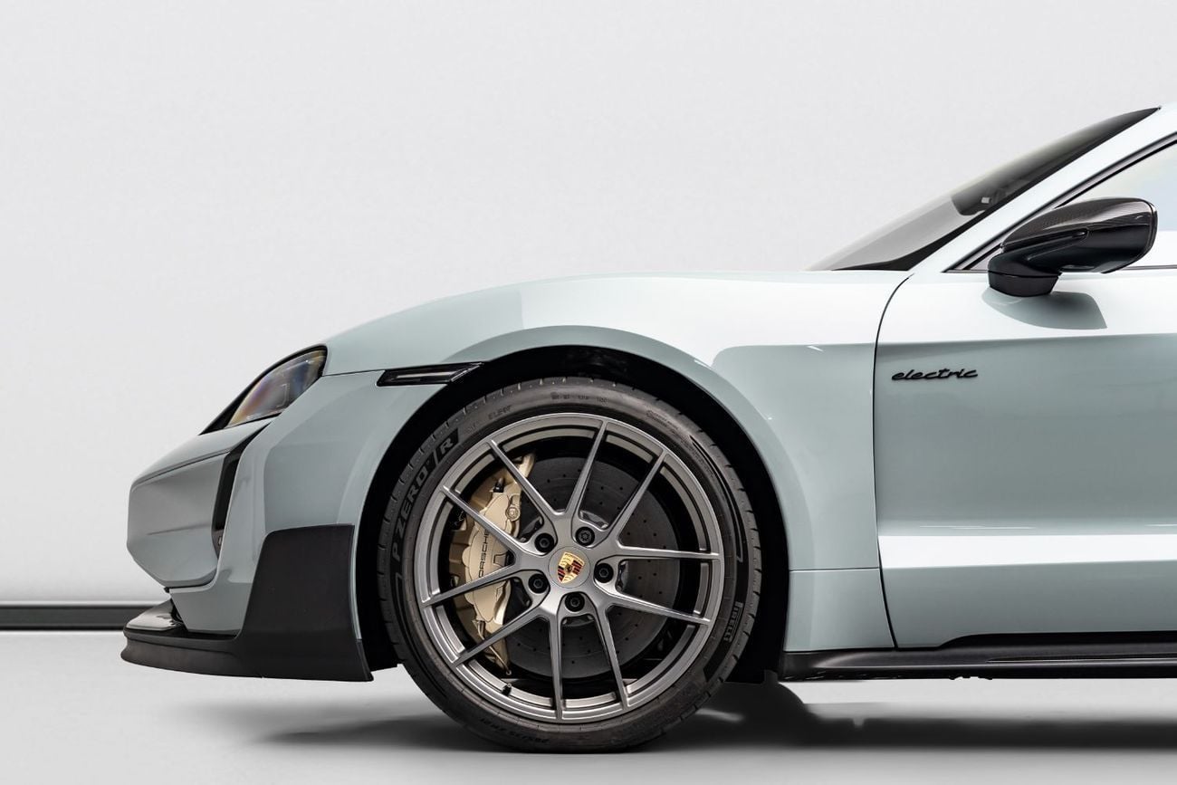 بورش تايكان 2025 Porsche Taycan Turbo GT, 2027 Porsche Warranty, Full Weissach Package, Very Low KMs, GCC