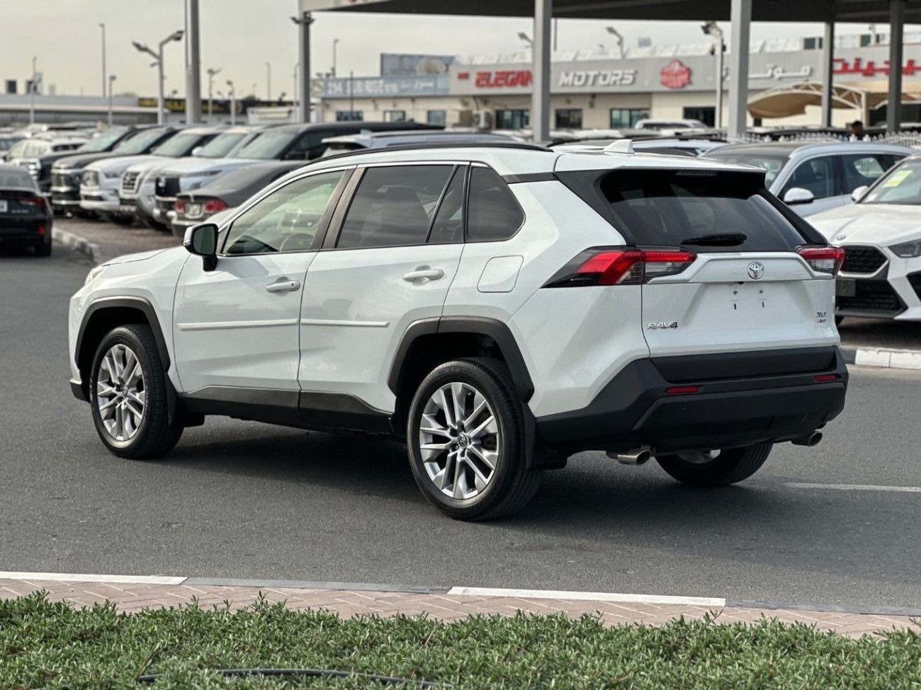 Toyota RAV4 XLE premium, sunroof,leather seats,JBL ,limited rims