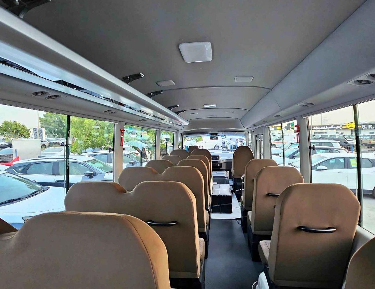 تويوتا كوستر 2.7L PETROL M/T DUAL TONE / 23 SEATER / AUTO DOOR / HLF LUGGAGE RACK (CODE#COPB)