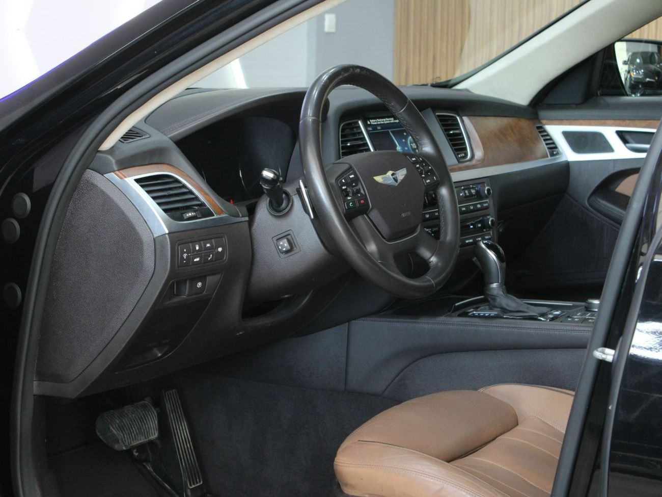 Hyundai Genesis ROYAL 5.0