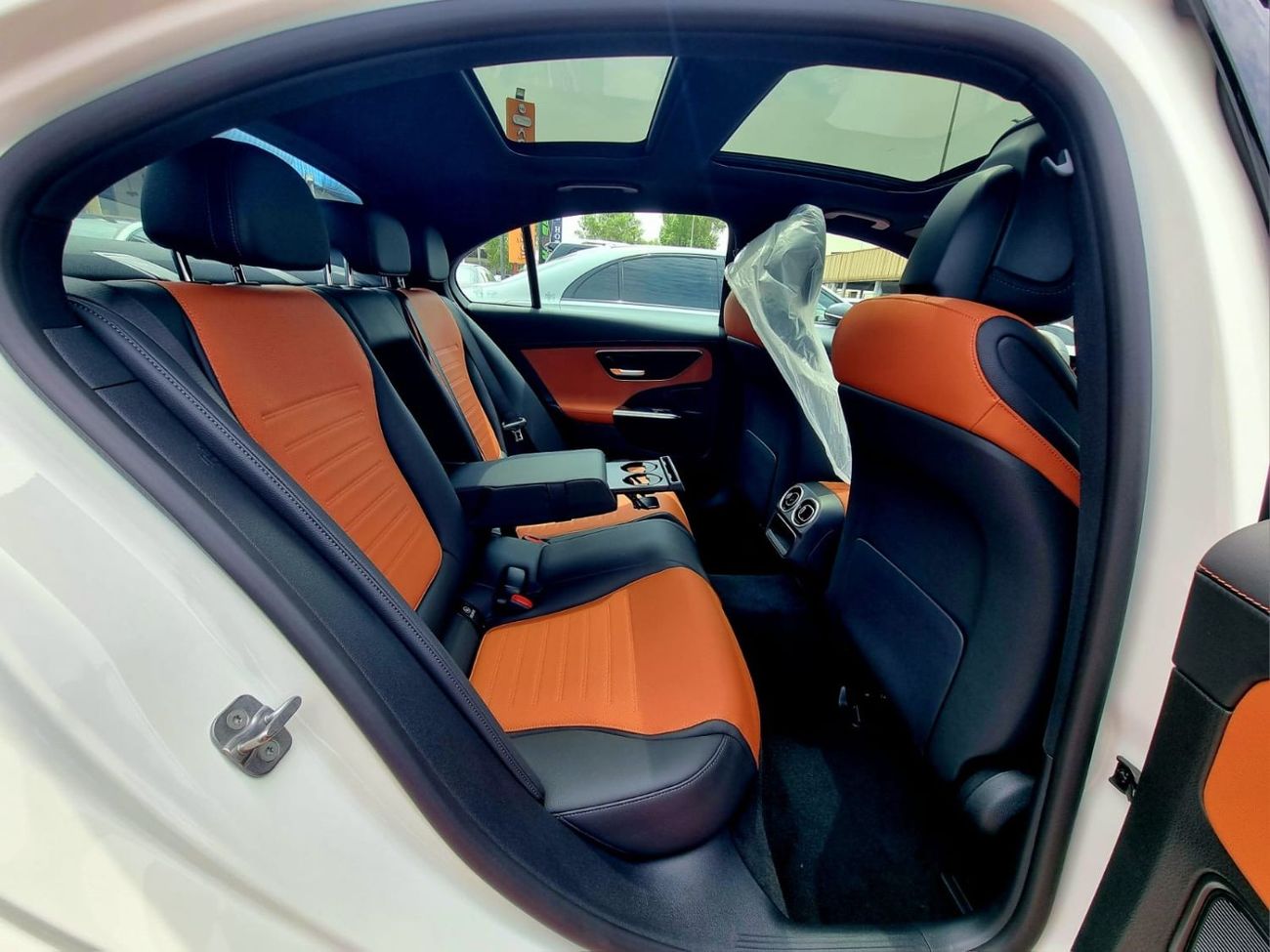 مرسيدس بنز C 200 AMG 5 Years Warranty 2024 GCC