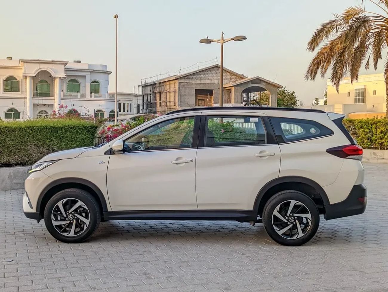 تويوتا راش GCC EX Prestine Condition Low KM Perfect Family 7 Seat SUV