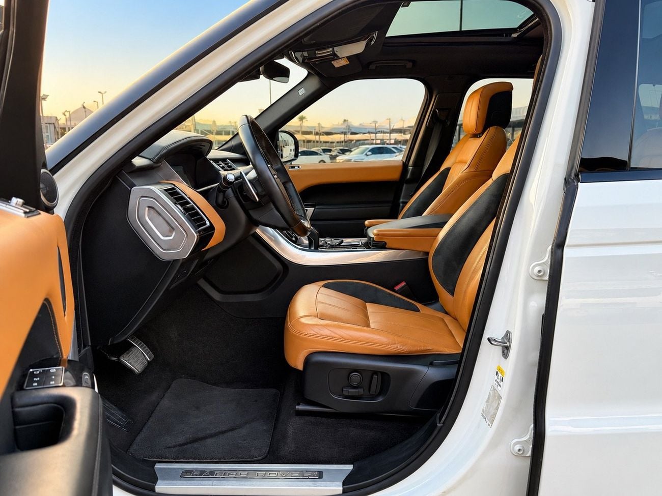 Land Rover Range Rover Sport HSE DYNAMIC Range Rover Sport HSE Black Edition | 2018 GCC Specifications | Full Option