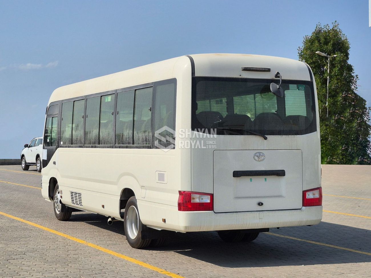 تويوتا كوستر LHD 2.7L DLX PETROL 4CYL 23-SEATER  MT 2025MY